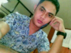 Jika u memang memilih aq karna ketampanan harta Θäπ kekayaan mending u jauh aja jangan sampek aq berbuat lebih aq gak butuh itu semua  081258101984