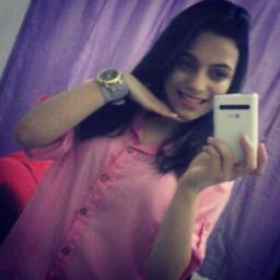 Sou pequena kkk.. Amo música. Não me jugue sem me conhecer.