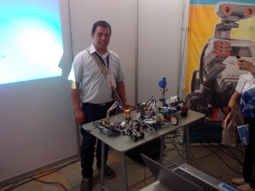 Licenciado  en Electrónica trabajo con las TIC y la Robótica Móvil en la educación para la  búsqueda de talentos tecnológicos.