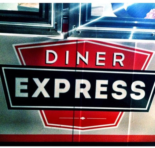 ledinerexpress's profile picture. Food truck sous la direction culinaire de @ChefPascal & son associé Stef Harvey. En hibernation pour quelques mois, suivez-nous ici pour tous les détails!