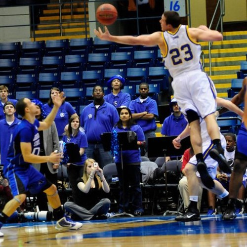 Btrace_23's profile picture. Playing professional Bball. @T_dollarSign is my twin.