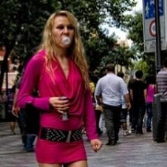 Por veinte eurro, foiar, chupar. Pero no me des besos en la boca, no seas cochino.