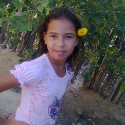 Meu Nome é Sirley, gosto de @thalia @luansantana e futebol. Sou gente Boa, 100% + DEUS. me siga que eu te sigo de volta.