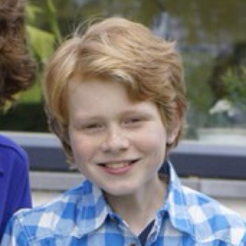 Ik ben 11. Ik speel Tennis en Voetbal. Mijn School: Martinusschool. Favorite keeper: Cassilas. Favorite tennisspeler: Novak Djokovic
