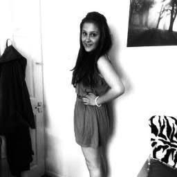 helloitsroxy's profile picture. 