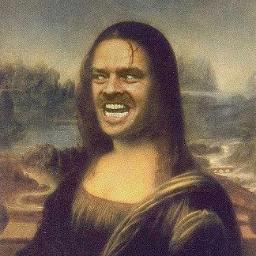 Al fondo a la derecha.
Junto al señor del bigote.