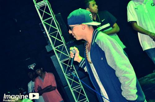 Mc Piruka - Cantor e Compositor de musicas de Funk, em especial, Ostentação.
Diretamente da Vila natal, Grajau - SP.
Com as seguintes Musica mais conhecidas : R
