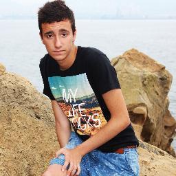 Otro incomprendido mas en un mundo de mierda. Si tu no te cuidas, no esperes que nadie lo haga. Con mas gana de que el mundo me coma, que comermelo yo.