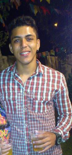 Para que levar a vida tão a sério, se a vida é uma alucinante aventura da qual jamais sairemos vivos. - Bob Marley.
