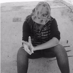 Aquelα que vc fαlα mαl, pαgα-pαu e fαz iguαl '
Nαo importα o quє єu diigα,
Vocє irα vαlorizαr pєlo quє vê,
julgαr pєlo quє ouviu
e opinαr pєlo quє conhєcєu (!)