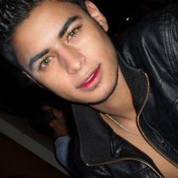 Me tendiste tu mano para sacarme del barro de la vida. Tu gesto fue tan elocuente, que por primera vez entendí lo que era un amigo sin que hicieran falta
