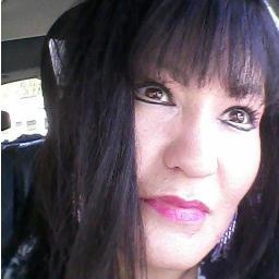 Single mom of 4 ,books, walks,great sales, yard sales,antiques,playing board games,ZING - YOUR BUSINESS WITH SOCIALZING .COM---http://t.co/zIzPKbQFS5
