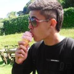Con más de 1.000.000.000 de cuentas en twitter y has llegado aquí ¿Crees que es casualidad? Lee mis tweets y te iras de mi perfil con una sonrisa.