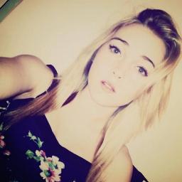 Names Gen,18 year old Belieber, and Justin bieber is pretty much my life.I don't know where i would be without him.But i always put god first . Ask for follow