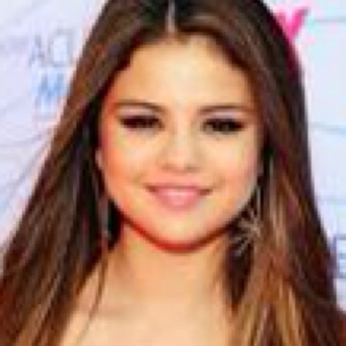 HI.. My name is Jadayla:) Im an Lovatic,Selenantor,and an Belieber oh and im team Mindless. Im mixed with black ande mexican