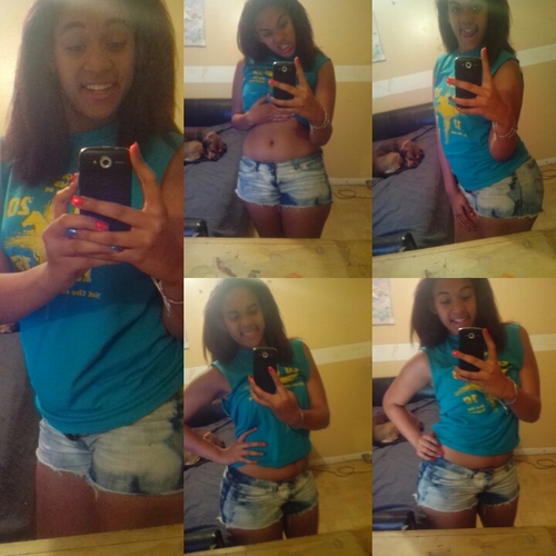 o4~10~12 . Lifee is a bitchh ! . I Love Jeremy & Lil Wayne . Fuck the bullshitt . #Tapout . #followme .