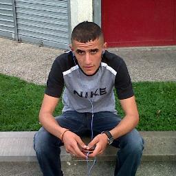 Les grands hommes meurent deux fois, une fois comme homme, et une fois comme grand. 
