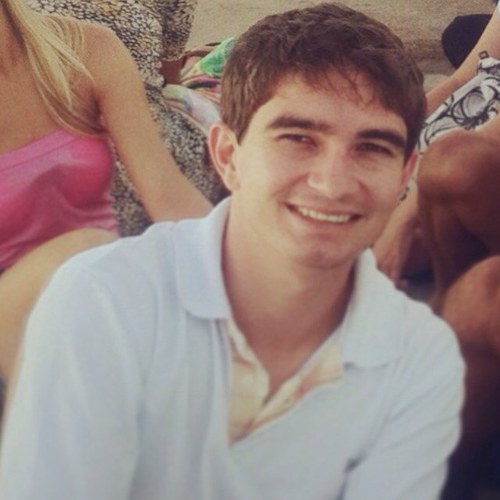 Poranguense, cearense, Brasileiro. Orgulho do que sou, e adorador do que faço. Cristão, filho do DEUS vivo.