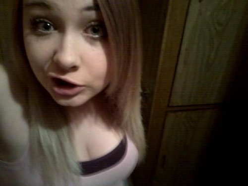 Hi:D Im Sedona! i ♥ food c: ima beer drinking, creek swimmin, Johnny Cash listenin girl c: