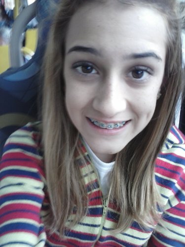 Ola meu nome e Lethicia adoro ir ao shopping me maquiar ir ao cinema e adoro fazer amigos(a) e eu quero ter muittos seguidores bjs
