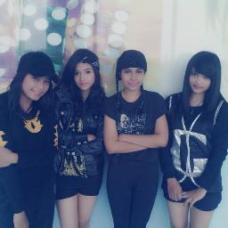 HIATUS ^^ members : anna, della, hilda, uci. Debuted on July 16 2011