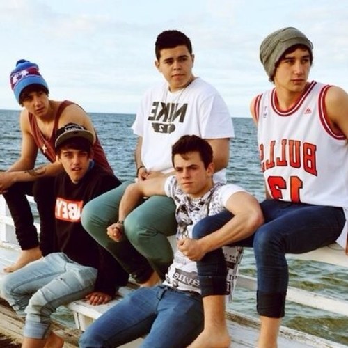 IF U LOVE THE JANOSKIANS FOLLOW @ijanoskiandream  FOLLOWS BACK :) Ps thats one new follower for you x❤❤