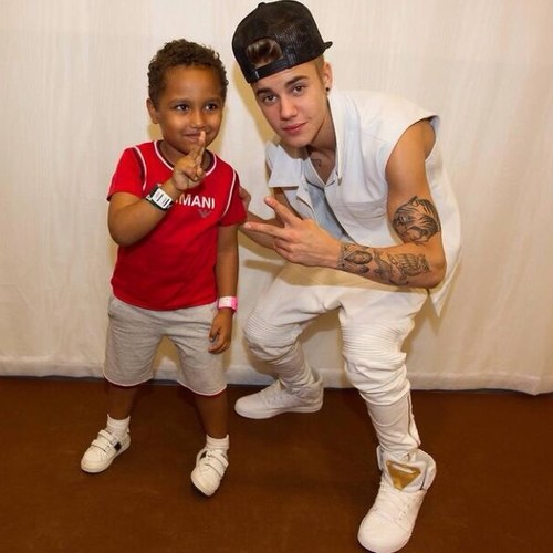 justinsbabez's profile picture. Justin might not know your personally but he knows tou exist, he knows your out there. Never say never because your dreams do come true @wakkaberry followd me !