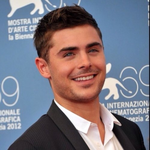 My name is Roelie | 15 years old | single | I love Zac Efron and Cody Simpson, respect that! | 14-03-2013 on my mind! ♥