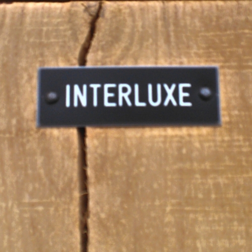 Uw aanspreekpunt voor al uw maatwerk interieurs, meubels, massief houten trappen en eiken buiten verblijven. info@interluxe.nl