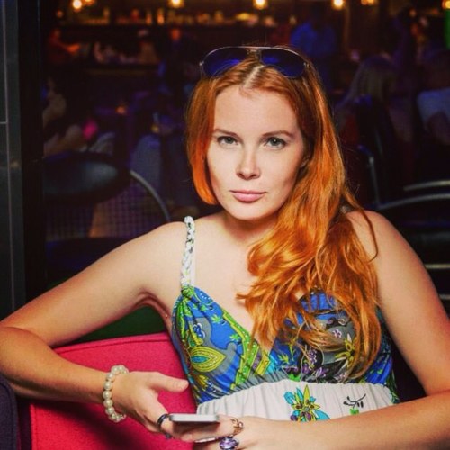Working in event-marketing, professionally singing, ex-model and business-trainer.