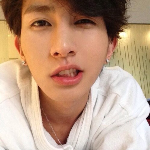 Lee Kiseop bot for Kiss Me. plz follow me...♥ #91line [real.@KiSSeop91] fam.@kevinwoo91_bthh