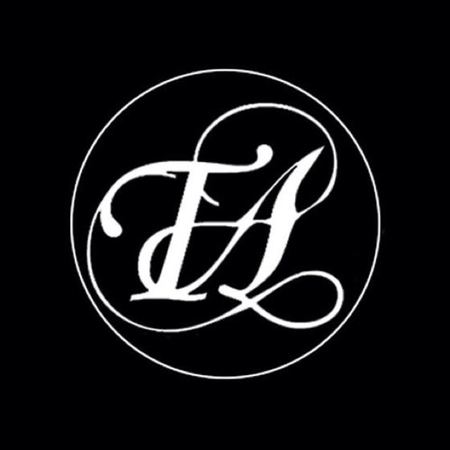 International Wedding & Portrait Photographer/Cinematographer