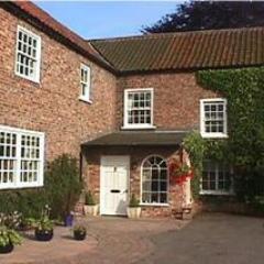Award winning holiday cottages & farmhouse B&B, set in peaceful location at the foot of the Yorkshire Wolds & only minutes from the historic City of York.