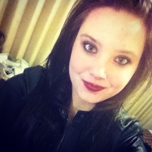 sixteen. australia. punk enthusiast. studying to become a beautician.. green day, the clash, sex pistols & the misfits ❤
