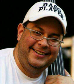 Bajista del Grupo Guaco,Guitarrista,Cantante,Productor Musical,Yamaha Artist.