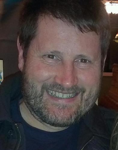 Ek is in my hart altyd 'n Vrystater, mal oor tegnologie en motors. 95% van my brein is gevul met komedie. As jy nie vir jouself kan lag nie, huil dan maar.