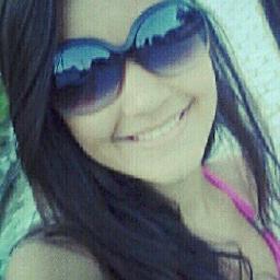 Não posso pretender que todas as pessoas gostem de mim, mas posso imaginar que alguém goste e talvez um sorriso meu possa fazer alguém sorrir.