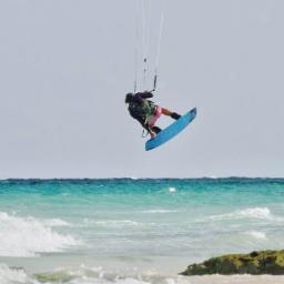 Kiteboarding lessons, Kiteboarding trips/adventures, Kiteboarding gear & equipment. Mexican Caribbean.