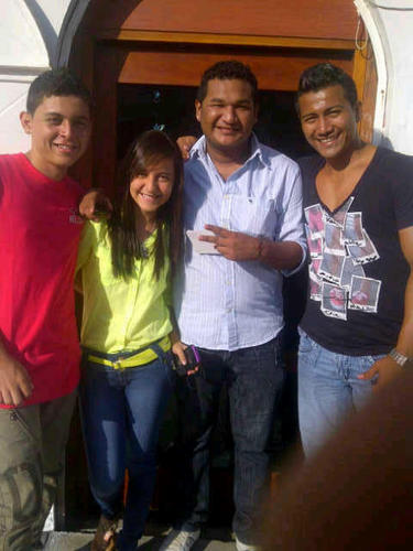^ ^ Alegre~Cariñosa~Emotiva~Amiguera~Adoroo a mi Familia