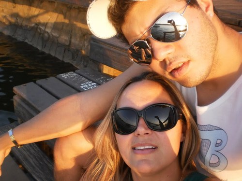 vivem a vida pois a vida é curta,nunca desista do sucesso pois sem o sucesso nao a vida.