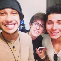 Luto pelo dia que poderei abraçar vocês e dizer que os amo tanto ♡ @eduardosurita @fecampos_ Hector Mosterio Renan Sabbadini #MPBrows 
Since: 02/07/13 ♡