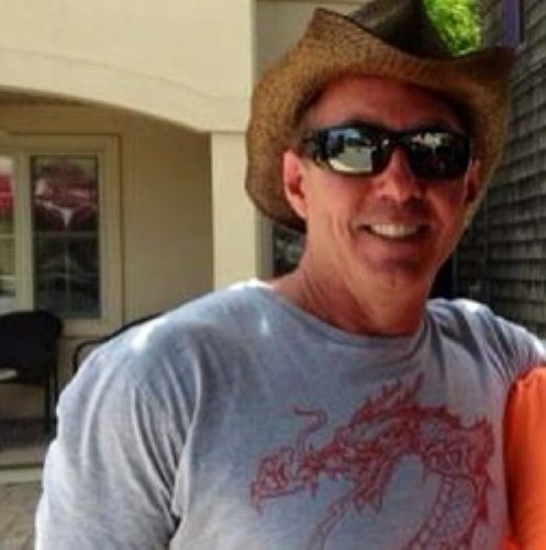 Production Manager for CMG Financial in Fairfax, VA. All round great guy cruising thru life meeting awesome peeps.