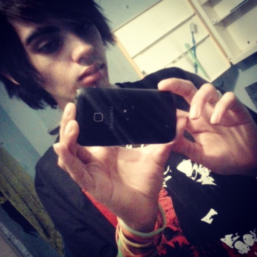 Musik s2, Piercings and Tattoos :33 18 Anos, Magro, vergonhoso, preguicoso, chato. Instagran:@my_coffin