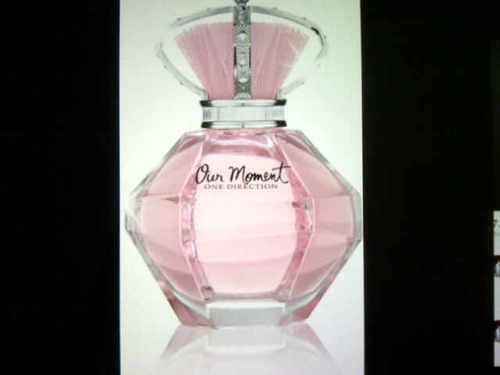 We sell everything! Album, totebag, WB, pocketbac, shoes, croptee&clothes,  dll.. :)