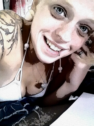 Im a mother and a wife and I enjoy every second of it. Dedicated is what you can call me, family first♡