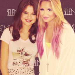 @selenagomez @ddlovato Are my idols. Love u girls! They past so many things and they are still here. #BeYouself #StayStrong. ♥Lovatic&Selenator ♥