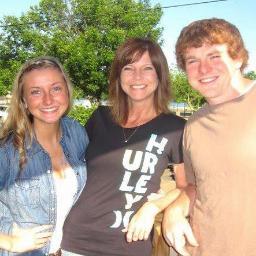 Proud midwestern Mom of 3 great kids, Lover of all things furry, Legal Secretary. Melissa H(g)orga & Jacoholic Laurita suck So does Andy Cohen. That is all.