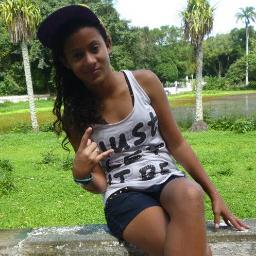 Quero Ser feliz mas nun consigo!o que eu faço pra te ter cmg? Te Amar Já é o Bastante!