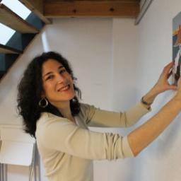 Diseñadora creativa, ilustradora. Imparte clases de Dibujo y Pintura en El Taller de las Artes. Estudio CLAUDIA IZA. Todas las técnicas artísticas.