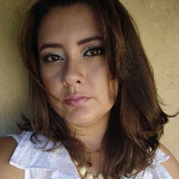 Bióloga, professora, blogueira por diversão, make-up lover.
Amo profundamente tudo que me faz sentir viva!!!
